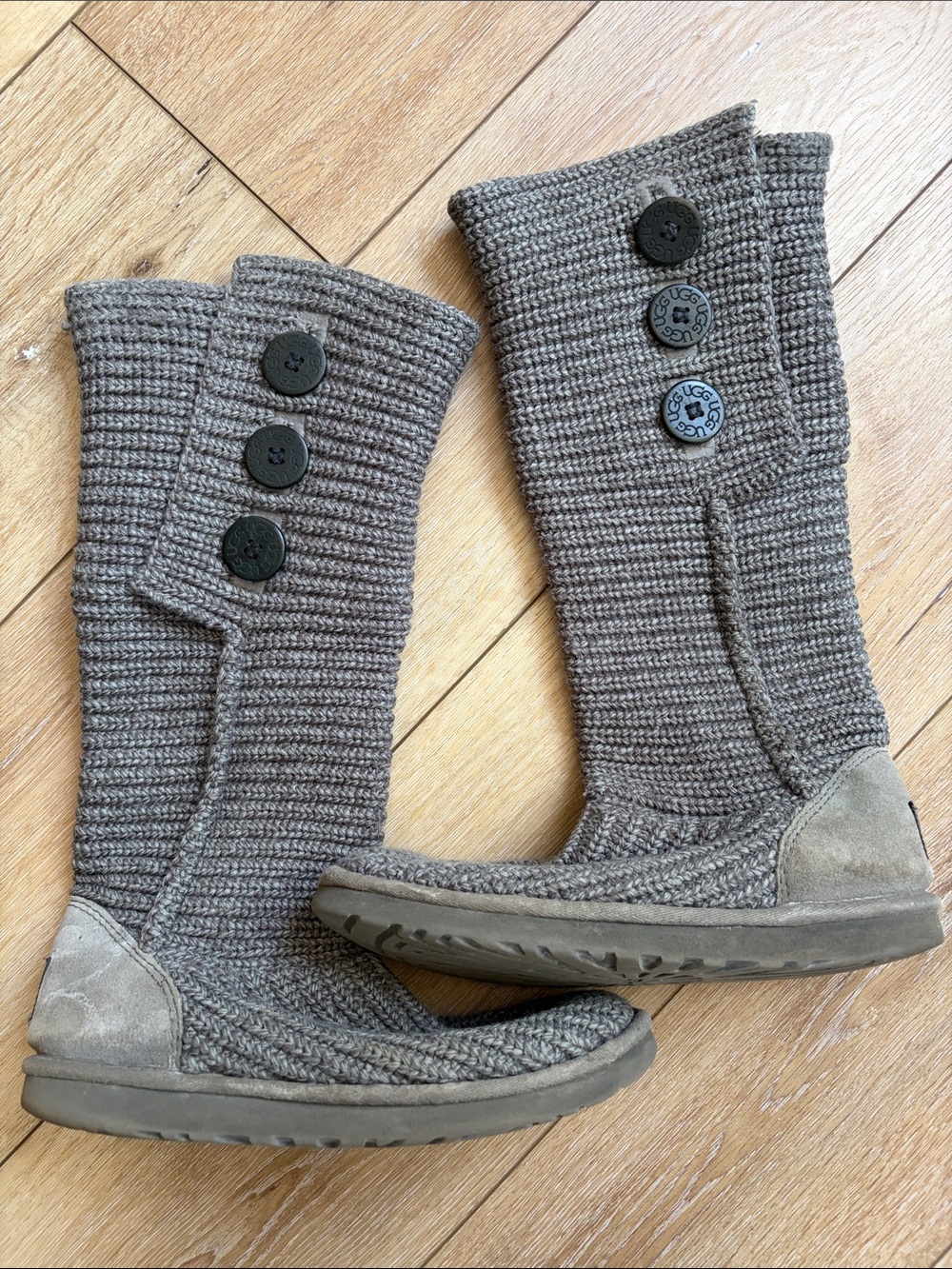UGG Classic Cardy Boots Womens Size 8 Gray Knit Sweater Button Mid Calf